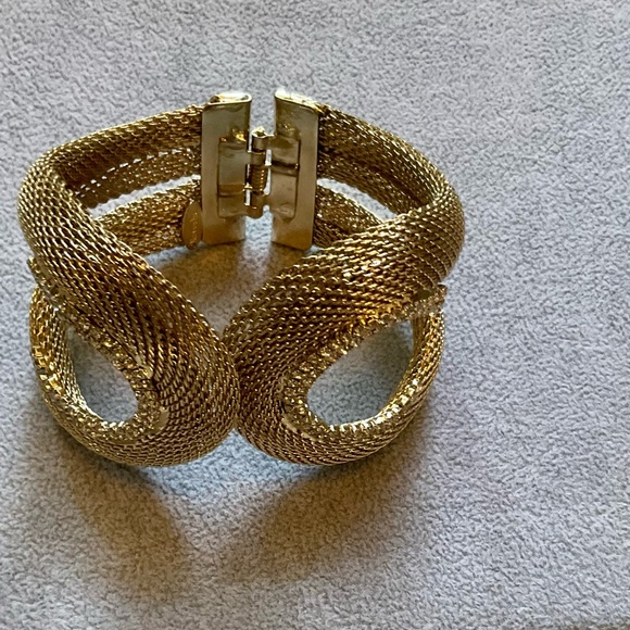 Gold plated cuff bracelets with little sparkle - Picture 2 of 5